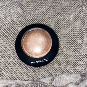 MAC Cosmetics Radiant Gold Highlighter